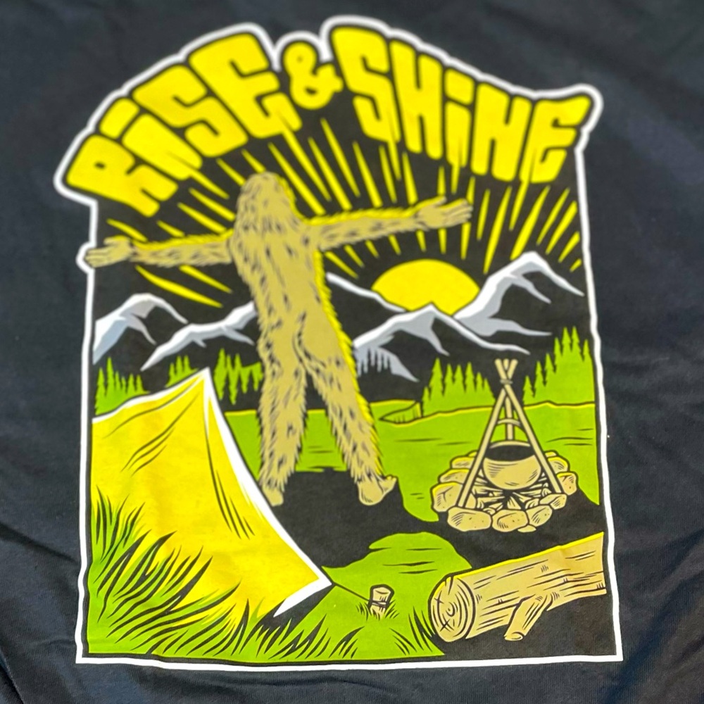 🍀3 FOR $15🍀 | NWT | TShirt | Rise & Shine | Graphic Chest & Back | Medium